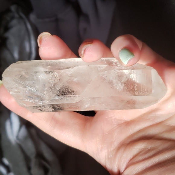 🦝 Clear Quartz Crystal Point - Picture 4 of 5